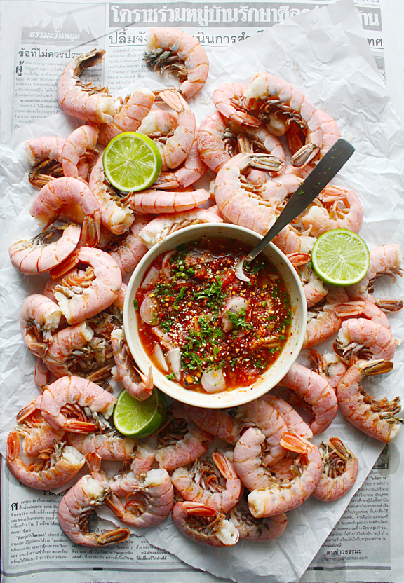 Roasted Tomato-Dried Chili Dipping Sauce and Boiled Shrimp